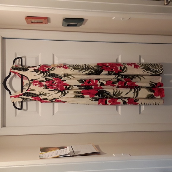 HAWAIIAN DRESS - Picture 1 of 3